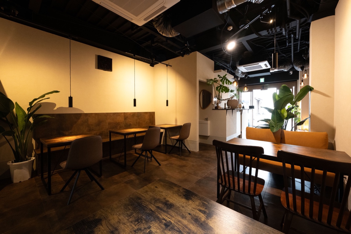 門前仲町の YurTuz Lounge 店内